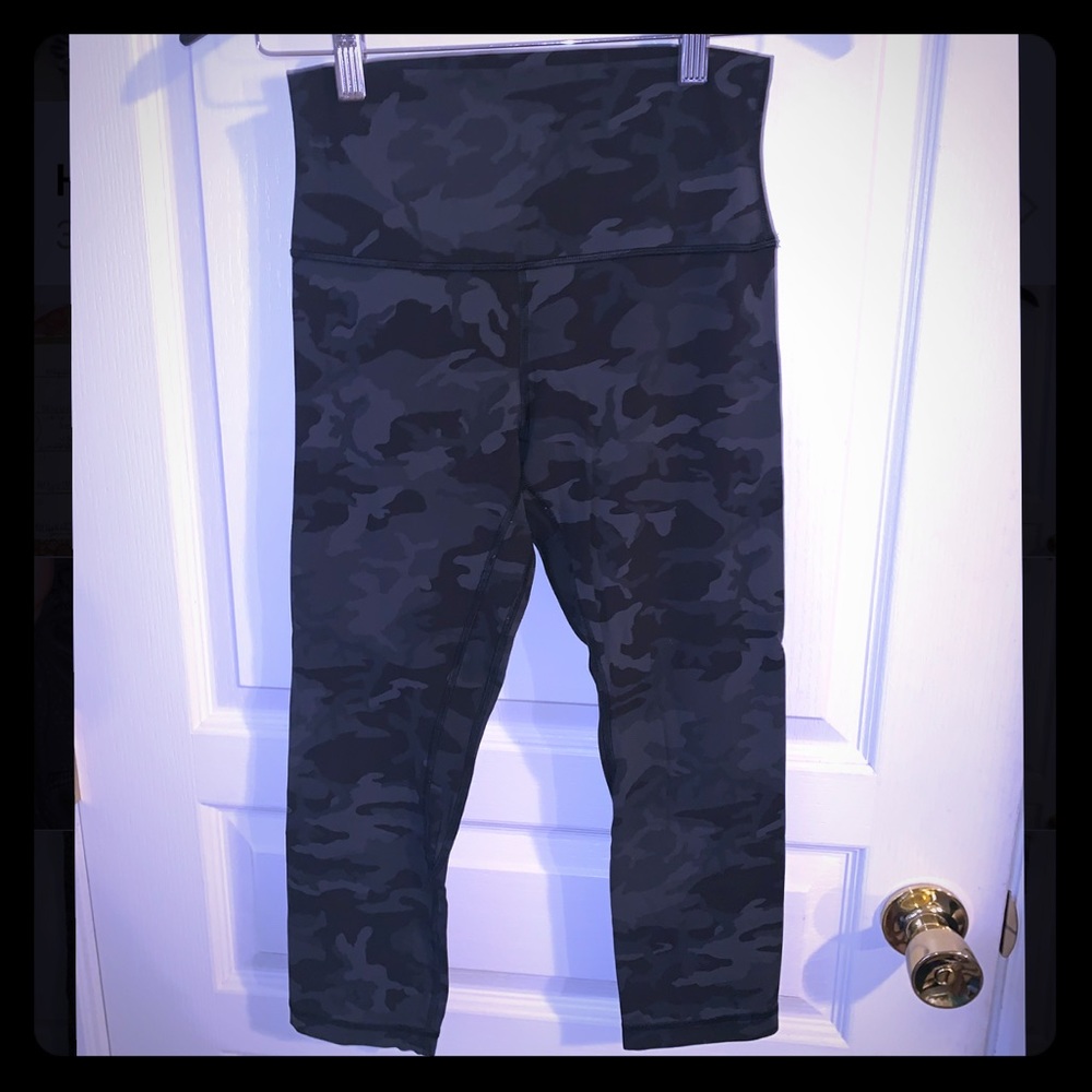 Lululemon Green Camo Align 6 EUC